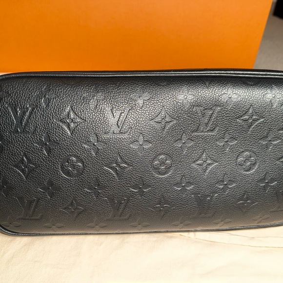 Louis Vuitton Black Neverfull MM Tote - Picture 8 of 13